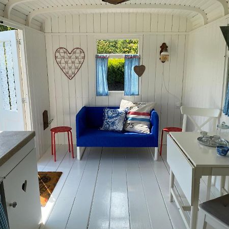מלון אוסטבורנה Little Blue House מראה חיצוני תמונה